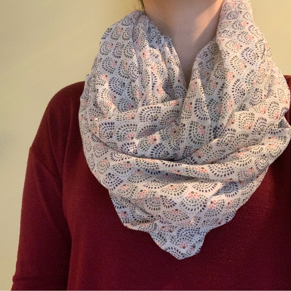 Infinite Scarf With Cute Abstract Shell Pattern - Picture 3 of 10